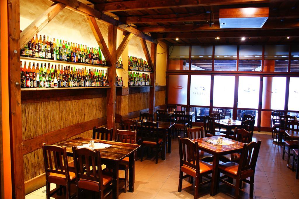Grillbar Penzion & Restaurant Spišská Nová Ves Extérieur photo