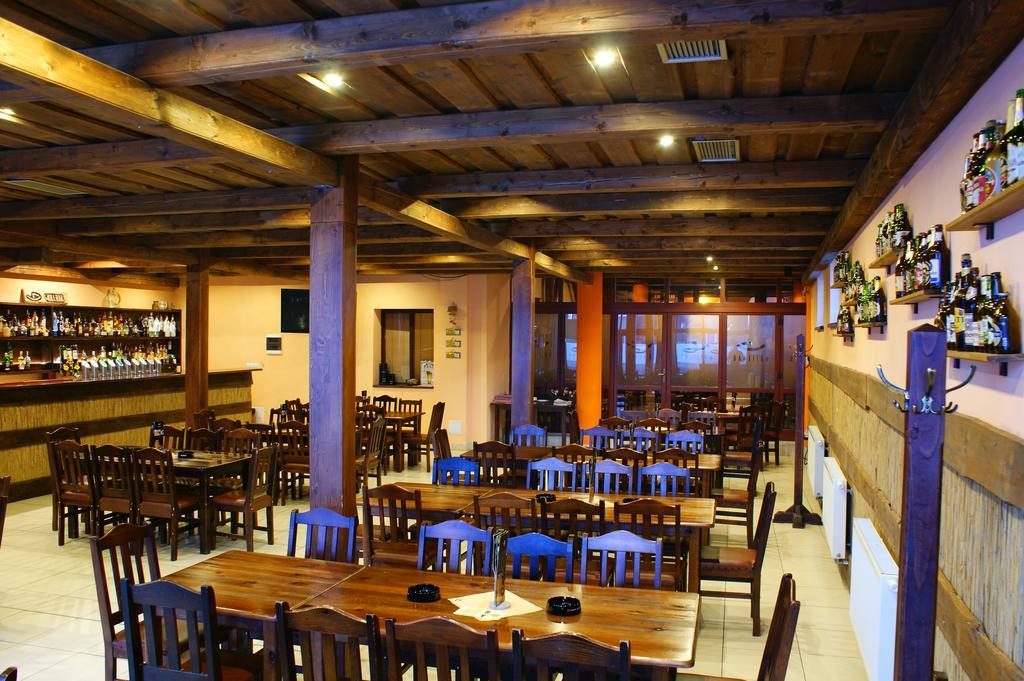 Grillbar Penzion & Restaurant Spišská Nová Ves Extérieur photo